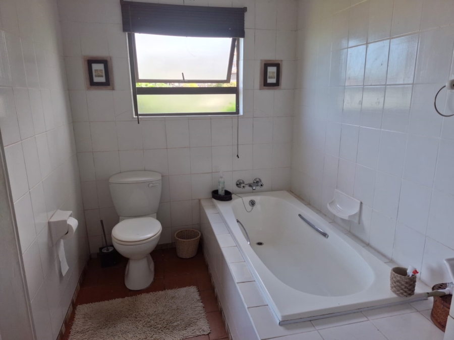 3 Bedroom Property for Sale in Winterstrand Eastern Cape